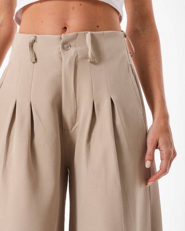 Alternative view of MAXI AVISPA SASTRERO