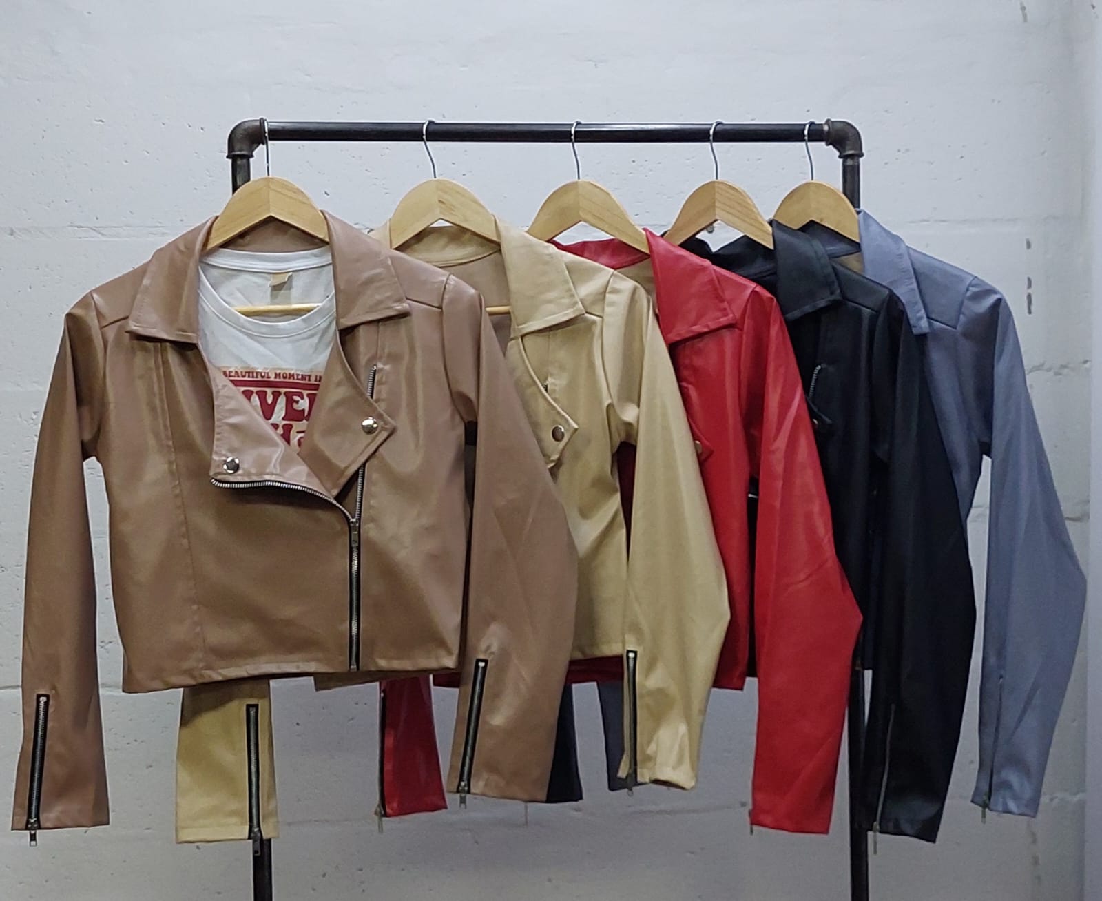 CAMPERA CIERRE CRUZADO ECOCUERO - Imagen 6