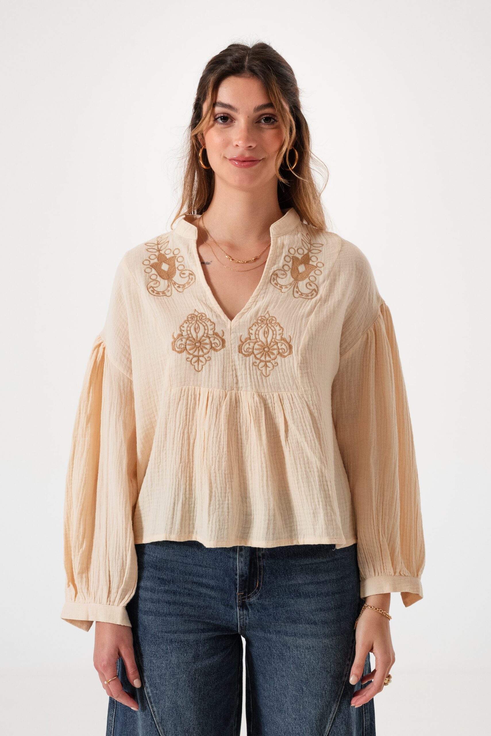 BLUSA BORDADA - Q008