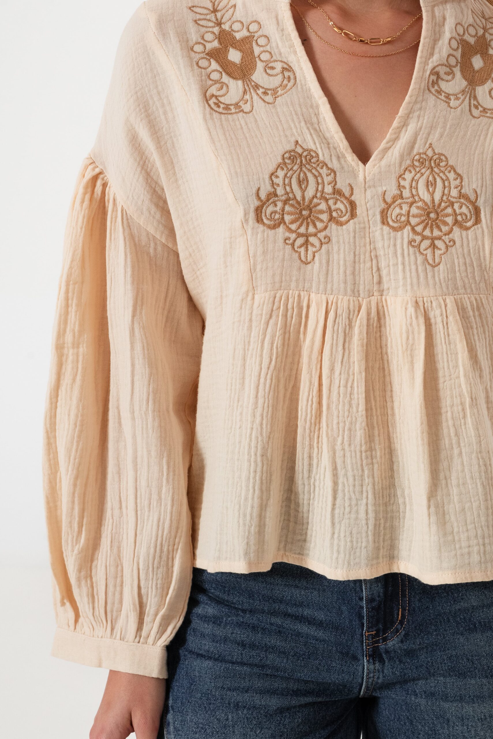 BLUSA BORDADA - Q008 - Imagen 3