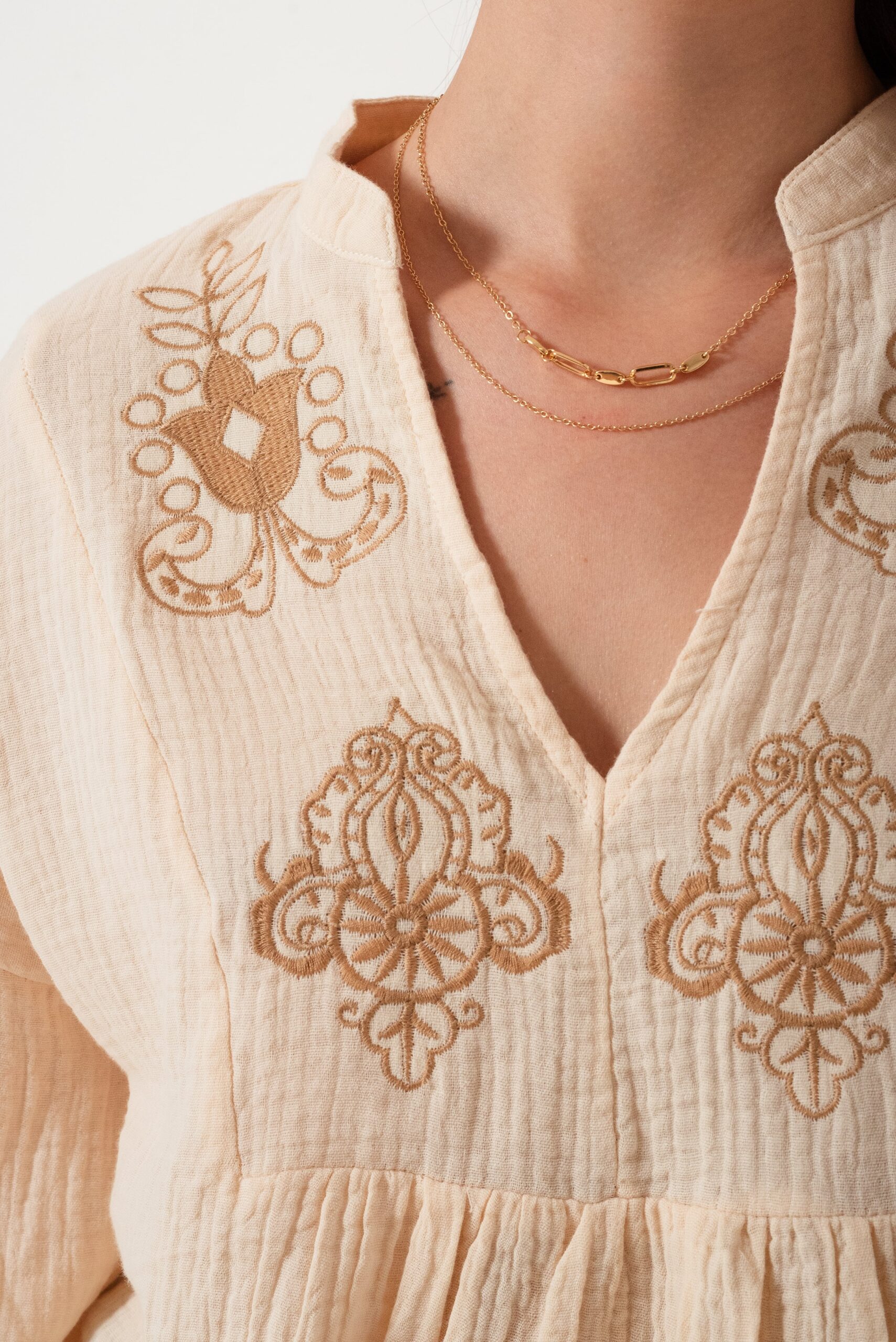 BLUSA BORDADA - Q008 - Imagen 2