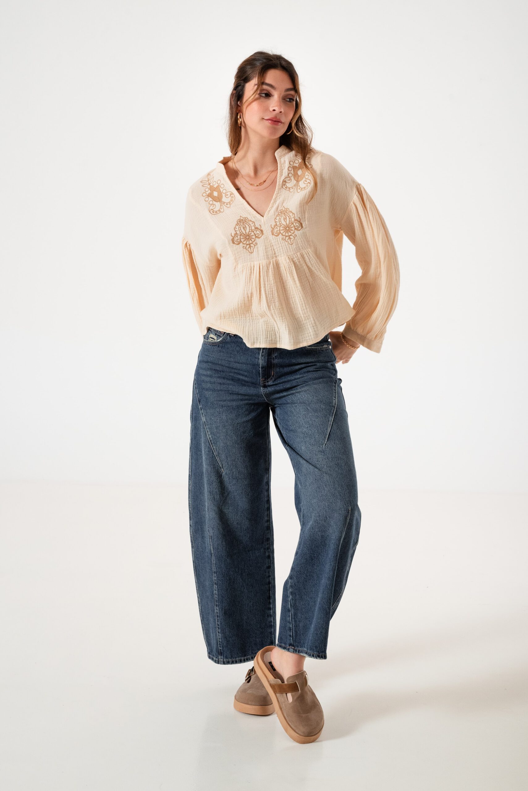 BLUSA BORDADA - Q008 - Imagen 7