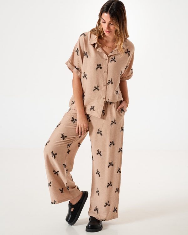 CONJUNTO LINO BORDADO - Q006