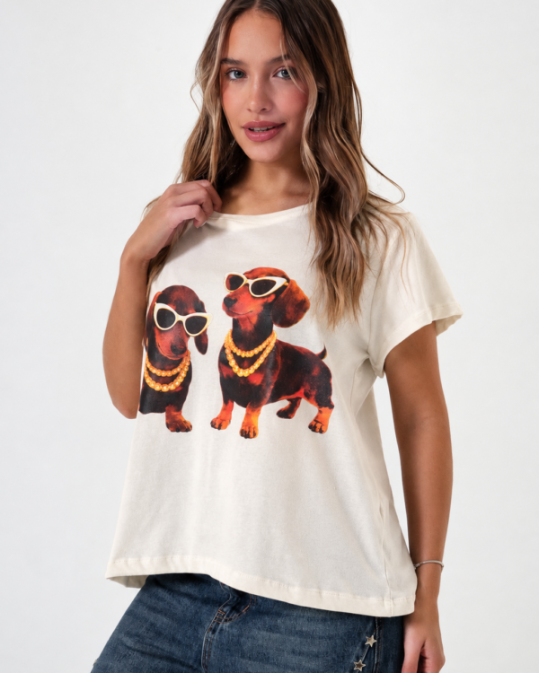 Alternative view of REMERA PERRITOS SALCHICHA
