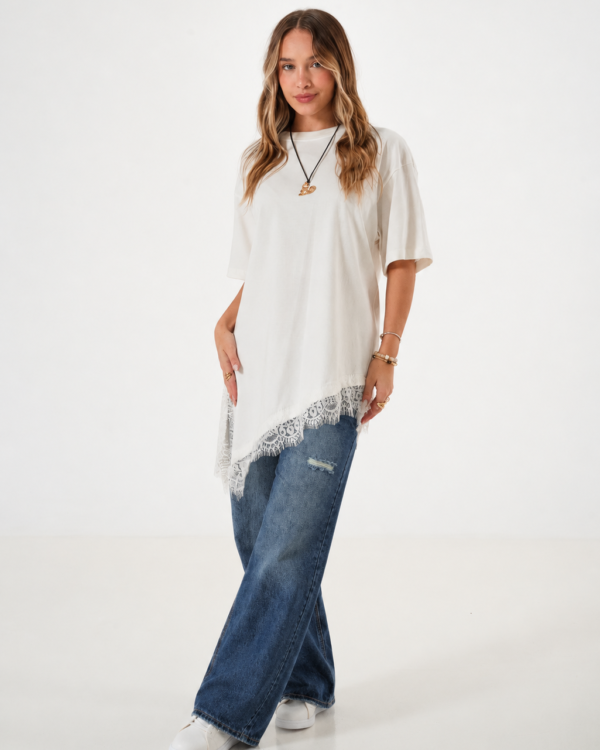 REMERA DESNIVEL CON PUNTILLA