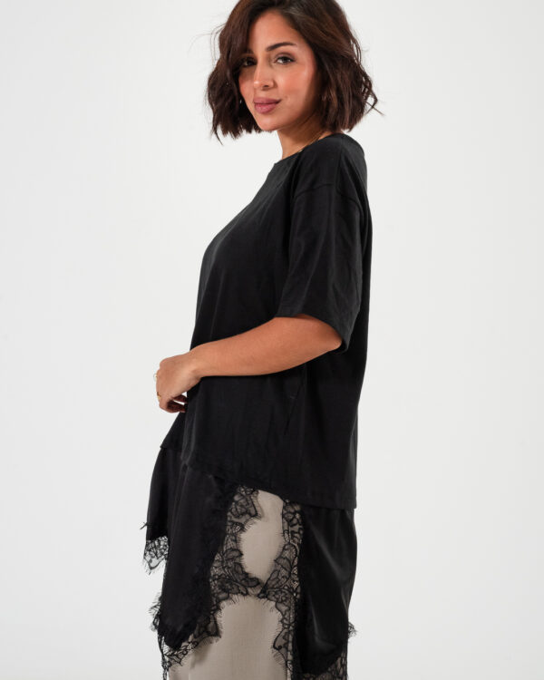 Alternative view of REMERA CON PUNTILLA SEDITA