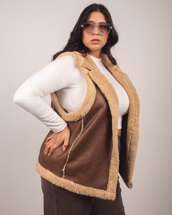 Alternative view of CHALECO GAMULAN