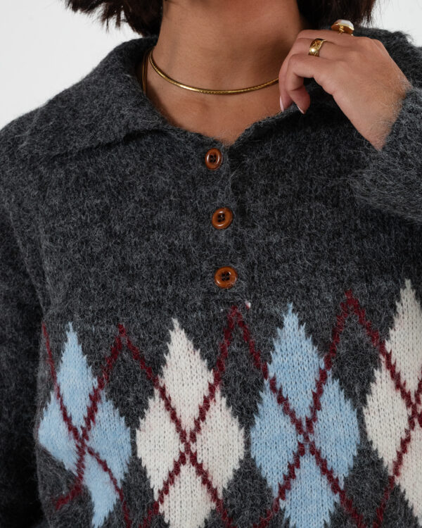 Alternative view of SUETER CUELLO ROMBO - A02