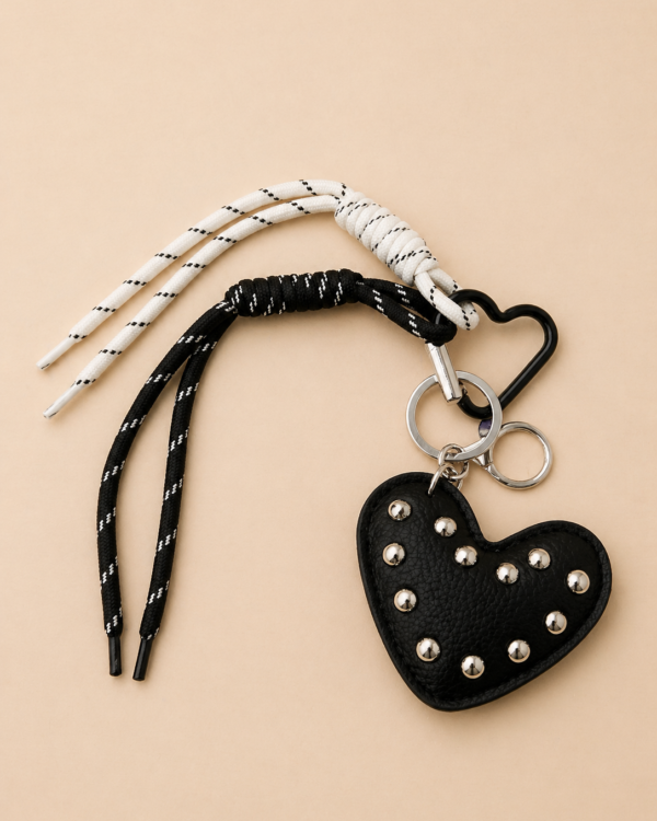 ACCESORIO PARA PASACINTO - CORAZON TACHAS NEGRO